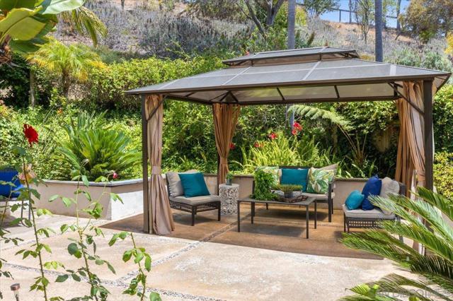 6340 Caminito Del Pastel, San Diego CA: https://media.crmls.org/mediaz/e5dd337b-78e4-4241-aaca-0334785d28e3.jpg