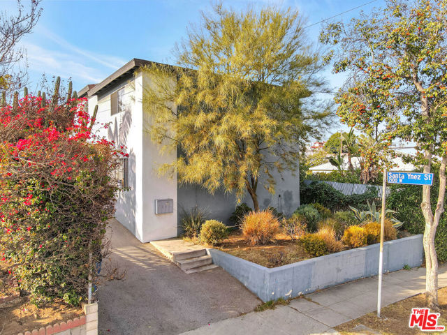 901 Rosemont Avenue, Los Angeles CA: https://media.crmls.org/mediaz/e5dd46e4-d82a-4589-ae84-f30416bbbd4d.jpg