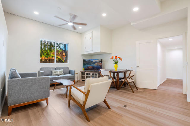 5040 Island View Street, Oxnard CA: https://media.crmls.org/mediaz/e5dedb7d-9f79-45f4-ae69-94ae5cec0ad2.jpg