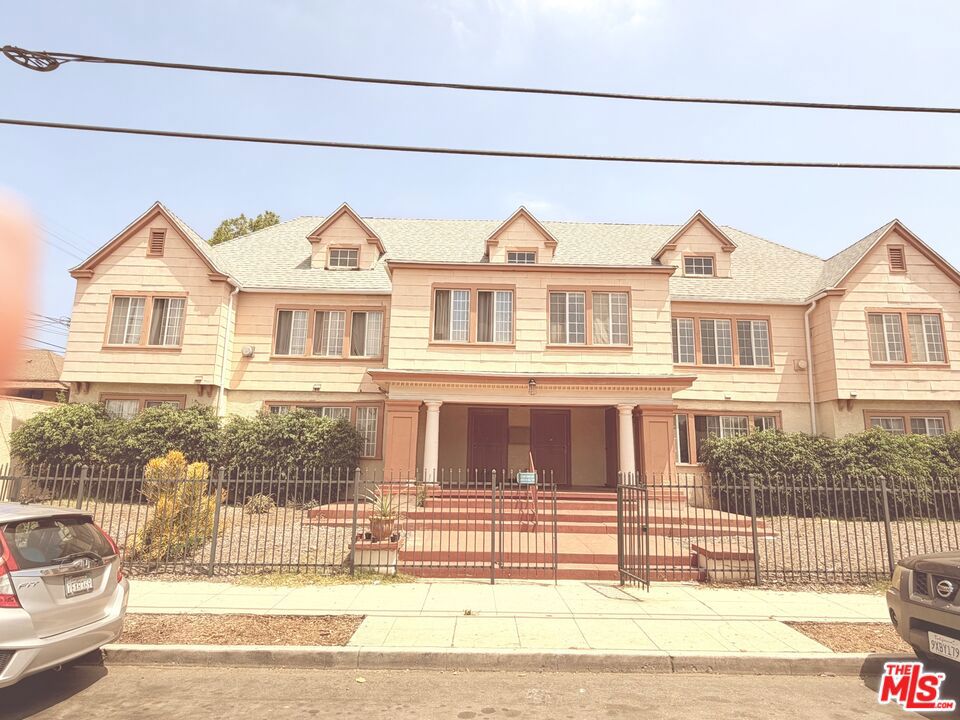1573 W 30th Street
