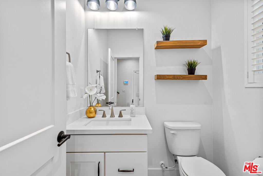 https://media.crmls.org/mediaz/e5df0551-89ae-4bb3-ac14-95ab5a7093e9.jpg?preset=X-Large