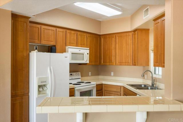 Detail Gallery Image 4 of 51 For 2723 Lake Pointe Dr #231,  Spring Valley,  CA 91977 - 2 Beds | 2 Baths