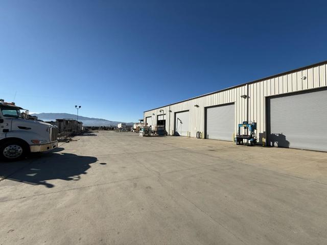 1347 Harkins Road, Salinas CA: https://media.crmls.org/mediaz/e5df667d-3348-472b-bbb5-f830f538bf91.jpg