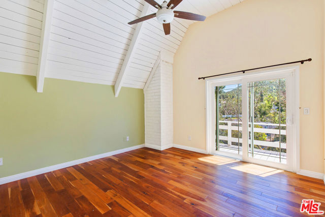 4236 Ensenada Drive, Woodland Hills CA: https://media.crmls.org/mediaz/e5df6bdc-fabf-4a57-bb05-5b2b94c79a33.jpg