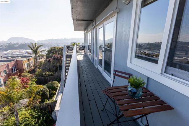 661 Peralta Ave Unit 3, San Francisco CA: https://media.crmls.org/mediaz/e5e0ec31-26cc-4f3a-b2bd-8d4ff314ba4f.jpg