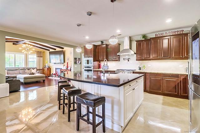 466 Agua Vista Dr, Chula Vista CA: https://media.crmls.org/mediaz/e5e11f22-fdb6-410b-abc8-76bd3bec607c.jpg
