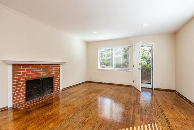 810 Cambridge Avenue, Menlo Park CA: https://media.crmls.org/mediaz/e5e1343d-fde2-468c-840d-7184cdcb2e30.jpg
