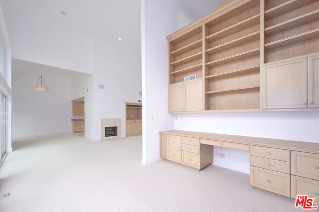 4250 Via Dolce, Marina del Rey CA: https://media.crmls.org/mediaz/e5e136e1-5b6d-4ed1-ac65-b871400e005f.jpg