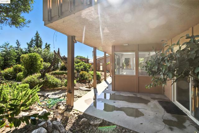 3112 View Drive, Antioch CA: https://media.crmls.org/mediaz/e5e14983-674e-40fe-ac13-b3930dded8c2.jpg