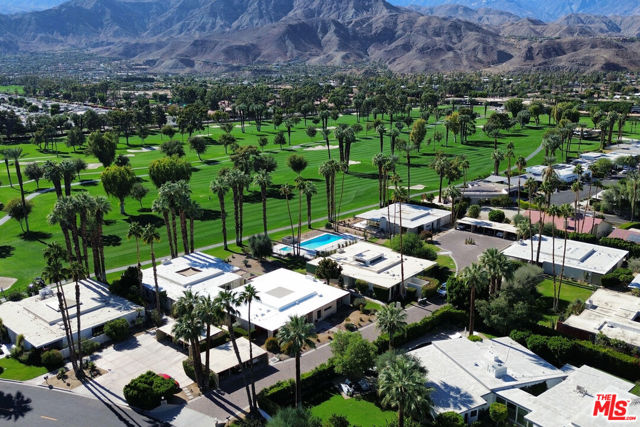 6 Cody Court, Rancho Mirage CA: https://media.crmls.org/mediaz/e5e1cc4a-af4b-406d-90fe-f26162ece6d3.jpg