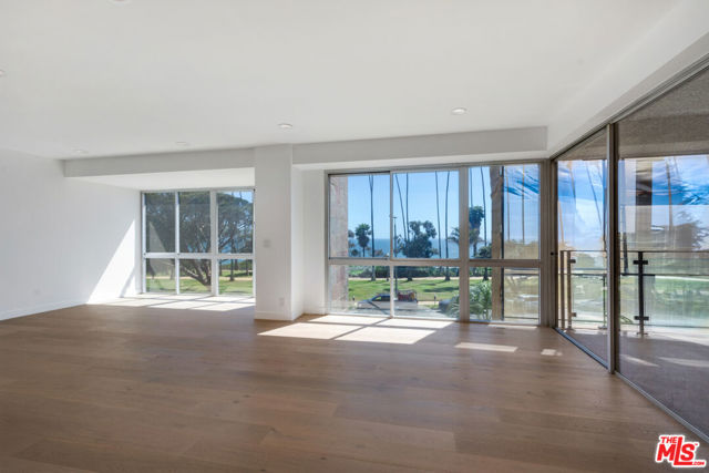 515 Ocean Avenue, Santa Monica CA: https://media.crmls.org/mediaz/e5e248a8-7052-4893-a66d-1437e93ee26a.jpg
