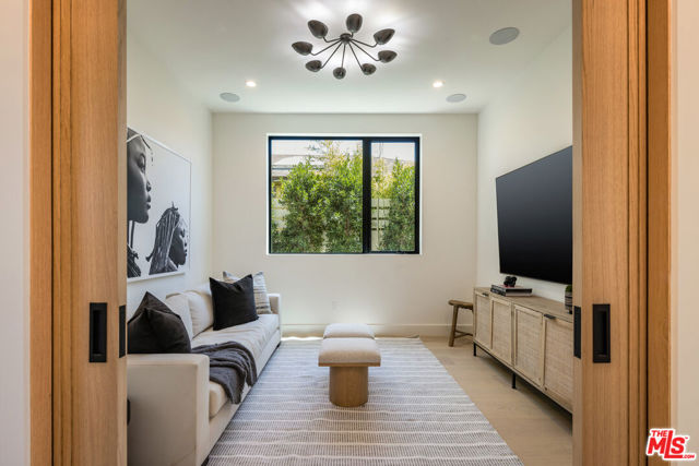 2115 Walnut Avenue, Venice CA: https://media.crmls.org/mediaz/e5e24a3c-c283-4208-9d1f-1c986f1913e7.jpg