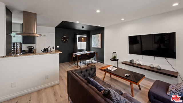1540 N Bronson Avenue, Los Angeles CA: https://media.crmls.org/mediaz/e5e27176-0626-4232-898f-8d4ac783cbf0.jpg
