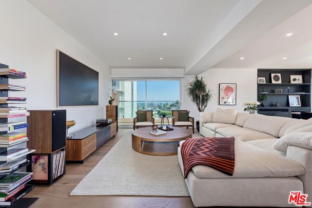 838 Doheny Drive, West Hollywood, California 90069, 2 Bedrooms Bedrooms, ,2 BathroomsBathrooms,Condominium,For Sale,Doheny,24422655