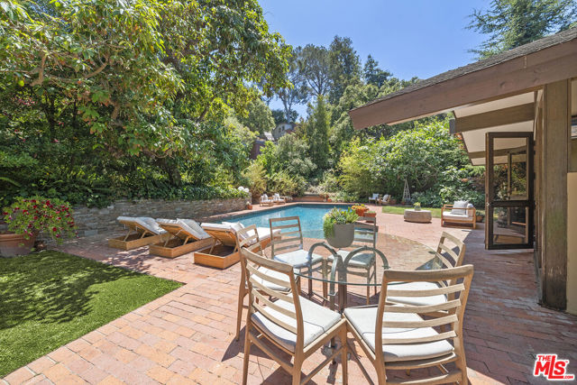 3 Latimer Road, Santa Monica CA: https://media.crmls.org/mediaz/e5e3f2fa-db47-40bf-ab60-2af7a0401a61.jpg