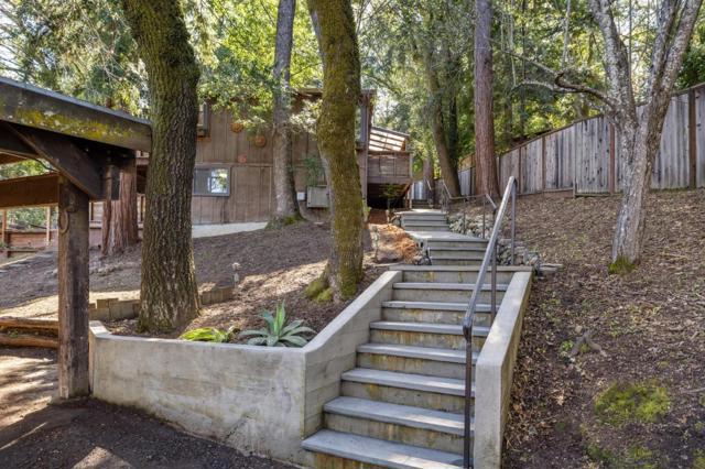 1023 Los Trancos Road, Portola Valley CA: https://media.crmls.org/mediaz/e5e4045e-bd07-4bee-a1c4-8131a9204cfa.jpg
