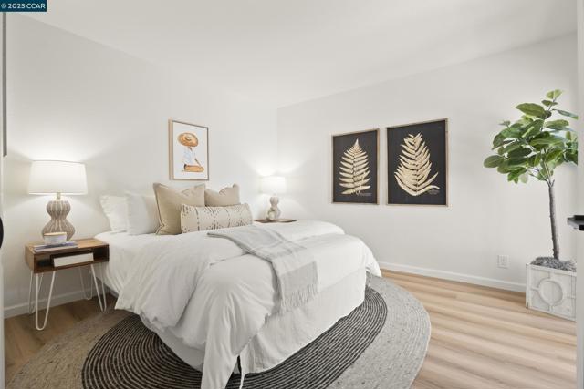 39 Crane Ct, Alameda CA: https://media.crmls.org/mediaz/e5e425f3-6723-4c04-adcb-0032be38f249.jpg
