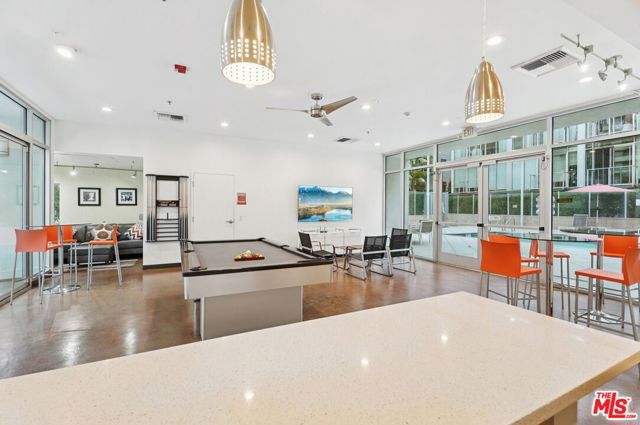 645 W 9th Street, Los Angeles CA: https://media.crmls.org/mediaz/e5e4ea00-c5d9-4197-98b0-da7736541c87.jpg