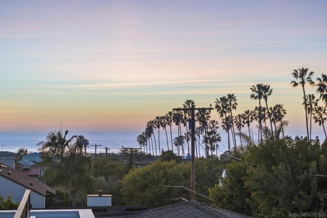 464 Westbourne St, San Diego CA: https://media.crmls.org/mediaz/e5e56e3e-9687-40c2-8f64-f832adf15067.jpg
