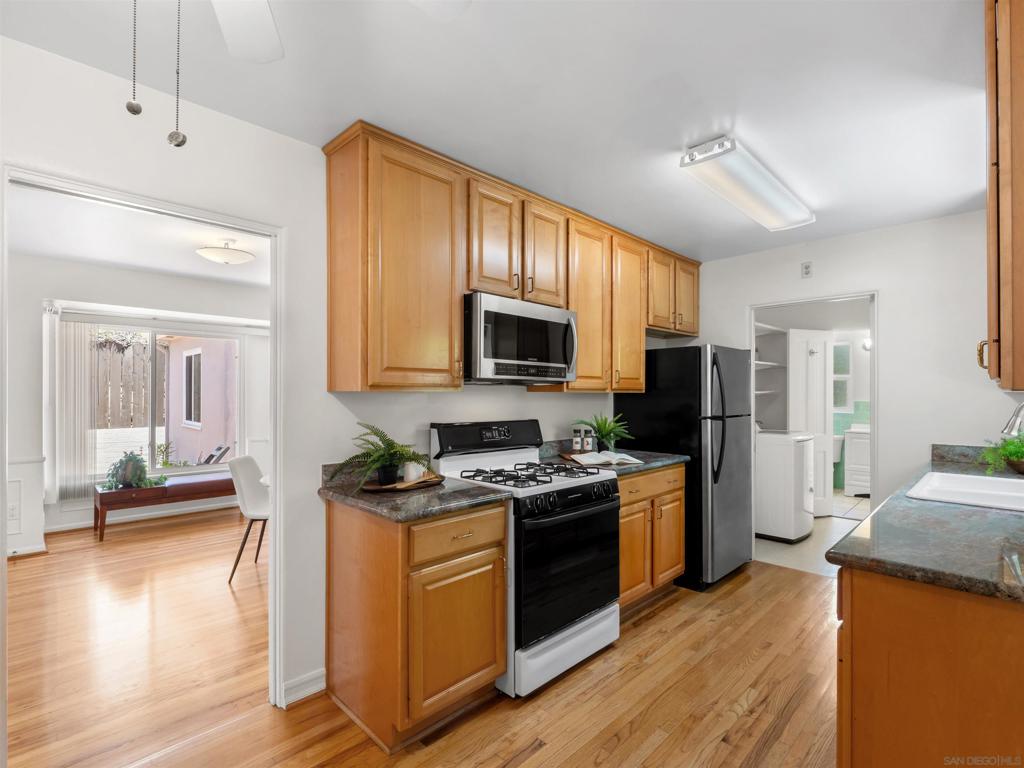 2136 Guy Street - photo 13