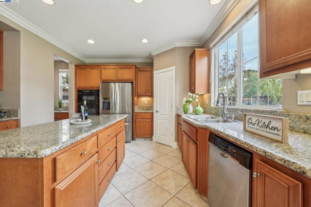 632 S Comunidad Street, Mountain House CA: https://media.crmls.org/mediaz/e5e6b9d3-1cac-4808-92c8-bf207270bb4d.jpg