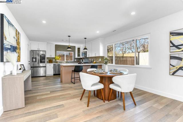 8794 Wicklow Ln, Dublin CA: https://media.crmls.org/mediaz/e5e76c6c-0d5b-49c4-ba6b-d72ee881c441.jpg