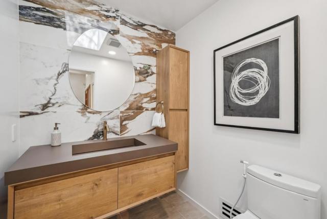 2 Thistle Street, Portola Valley CA: https://media.crmls.org/mediaz/e5e7a825-d764-4b4a-b3c9-96e5de2690bb.jpg