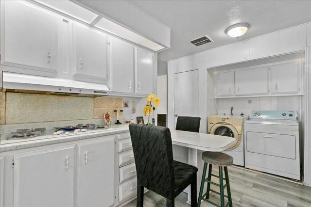 36 Club Circle Drive, Palm Springs CA: https://media.crmls.org/mediaz/e5e7ddc7-887a-4edc-8e19-686a61fef9cc.jpg