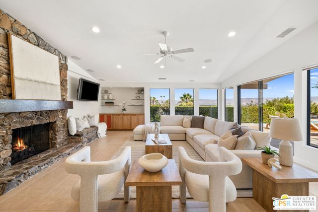 13 Cahuilla Hills Drive, Palm Springs CA: https://media.crmls.org/mediaz/e5e7e497-a3f5-4767-bda7-44be3a3ff4eb.jpg