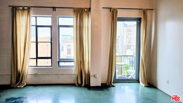 849 S Broadway, Los Angeles CA: https://media.crmls.org/mediaz/e5e7f6b6-28e1-4852-9f0b-3e691d103835.jpg