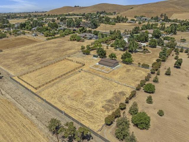 5636 Sundown Lane, Tres Pinos CA: https://media.crmls.org/mediaz/e5e81ee2-2cfb-480b-952e-3e36898aa239.jpg