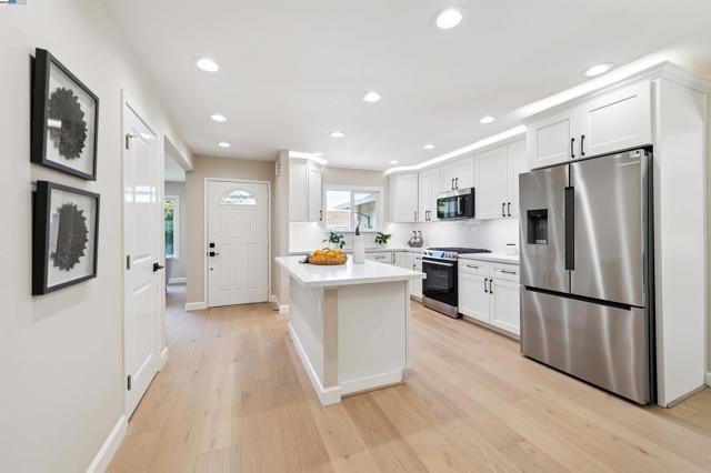 4531 Harper Ct, Pleasanton CA: https://media.crmls.org/mediaz/e5e8395a-bc2b-459a-a17d-b1eca2370d4f.jpg