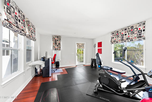 1008 N Country Club Drive, Simi Valley CA: https://media.crmls.org/mediaz/e5e86f21-a47f-47df-999d-d24328d17f4b.jpg