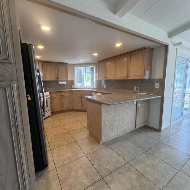 39880 Palm Greens Parkway, Palm Desert CA: https://media.crmls.org/mediaz/e5e95cd2-7883-4827-8146-616664f6e42c.jpg