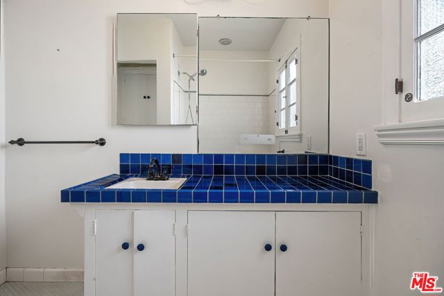 2558 Kelton Avenue, Los Angeles CA: https://media.crmls.org/mediaz/e5e9e7bd-04d5-434e-bdbe-b527aa92e0d8.jpg