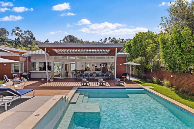 6672 Avenida Andorra, La Jolla CA: https://media.crmls.org/mediaz/e5ea1b1e-dc4b-4c84-822e-4e03c0961935.jpg