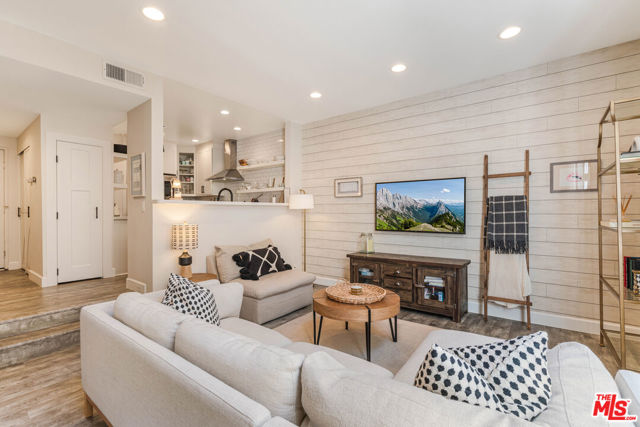 Drew Fenton | 520 S Barrington Avenue Los Angeles CA | MLS: 7436055