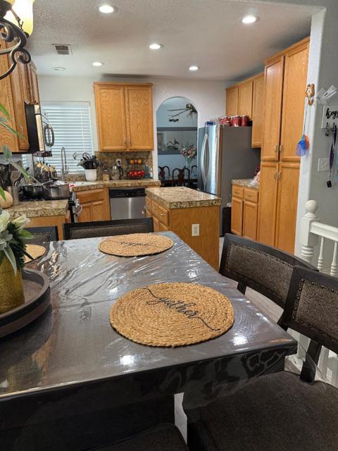675 Pinot Noir Court, Los Banos CA: https://media.crmls.org/mediaz/e5eabf8f-7fd9-44d5-b132-563b2adea04d.jpg