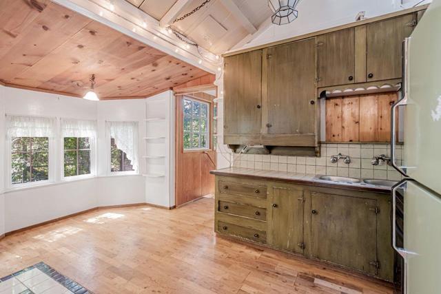 0 Big Tree Way, Woodside CA: https://media.crmls.org/mediaz/e5eae5a2-767f-4893-a18f-a9967d34fcef.jpg