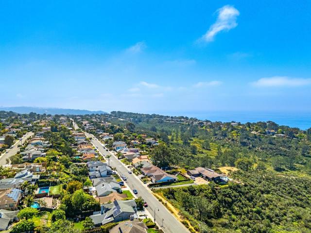 14224 Recuerdo Dr, San Diego CA: https://media.crmls.org/mediaz/e5eaeacd-0044-4208-86a4-ac9fc252580e.jpg