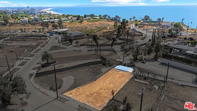 15300 Earlham Street, Pacific Palisades CA: https://media.crmls.org/mediaz/e5eb5522-a41b-4b9c-8c09-6499711c7778.jpg