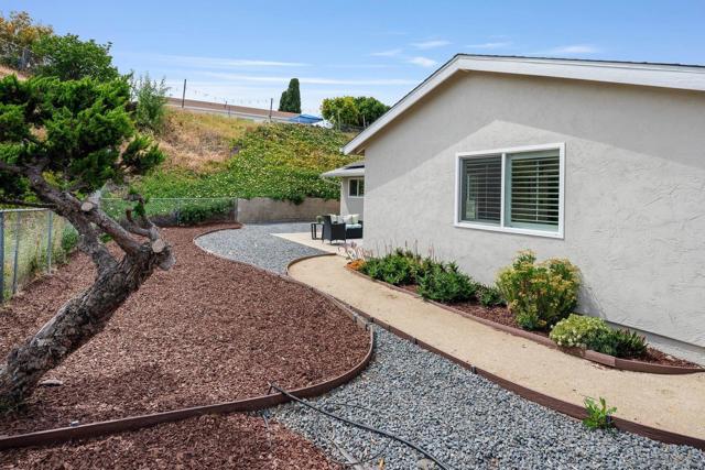 5083 Barry St, Oceanside CA: https://media.crmls.org/mediaz/e5eb7c9f-cece-422e-9607-9a81bcbf3777.jpg