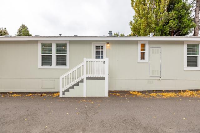 22899 Byron Rd, Crestline CA: https://media.crmls.org/mediaz/e5eb98eb-d2f4-4ba4-adaf-5faf86b71a73.jpg