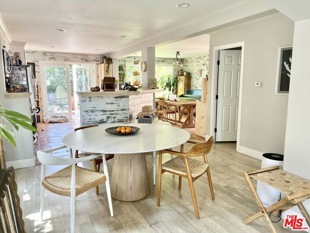 117 Navajo Lane, Topanga CA: https://media.crmls.org/mediaz/e5ec372b-8300-4860-888d-c92cb4b04f66.jpg
