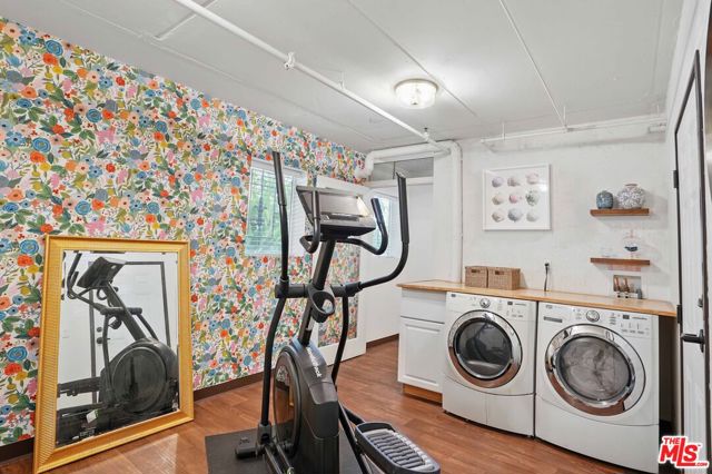 4541 Colfax Avenue, Studio City CA: https://media.crmls.org/mediaz/e5eca197-8d82-4089-a2da-6a73468fe46b.jpg