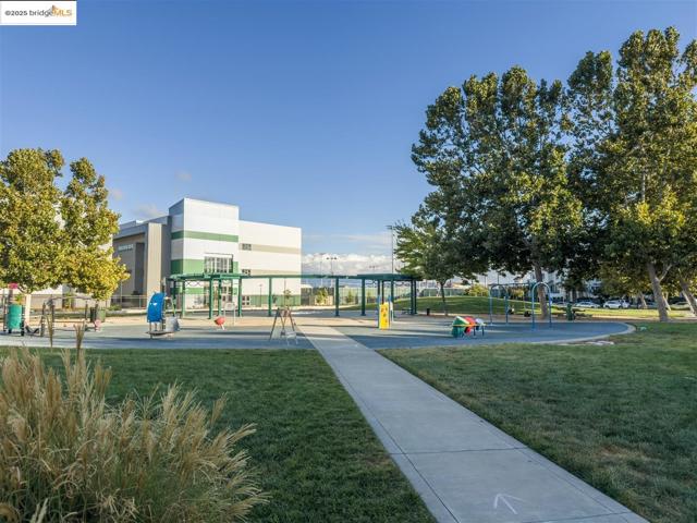 4153 Clarinbridge Cir, Dublin CA: https://media.crmls.org/mediaz/e5ecdfc8-b99d-459a-80c2-4f8bfa6e58a7.jpg