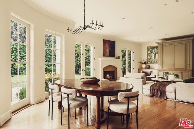 223 24th Street, Santa Monica CA: https://media.crmls.org/mediaz/e5ed2031-77f5-4720-92c1-63814dc7d031.jpg