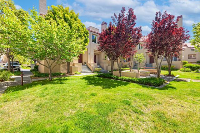 219 Commons Lane, Foster City CA: https://media.crmls.org/mediaz/e5ed2bc7-7ba1-4fbc-98b6-1670e4c644c3.jpg