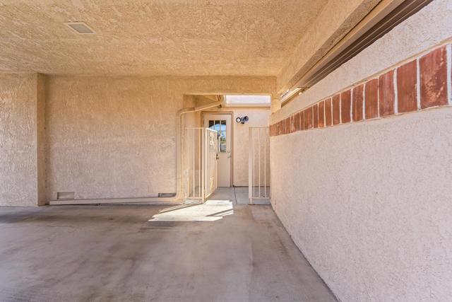 49327 Eisenhower Drive, Indio CA: https://media.crmls.org/mediaz/e5ed4b45-ac61-4435-ba96-85b3783a4584.jpg