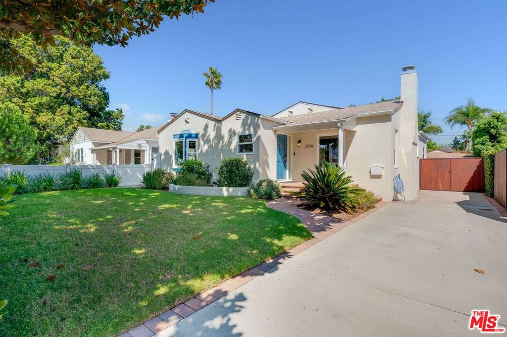 2578 Military Avenue